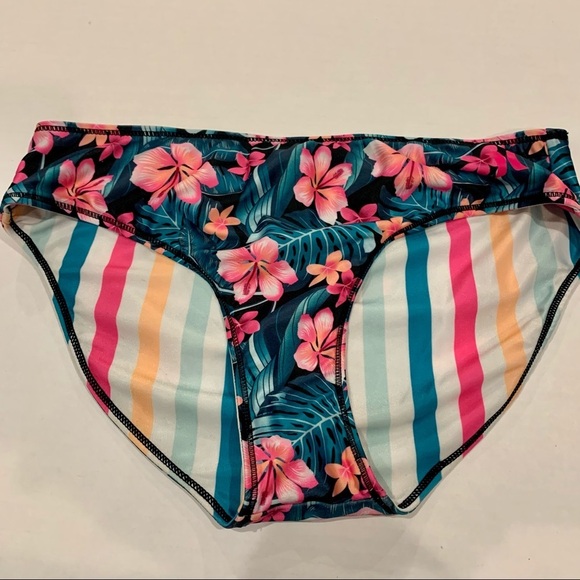 Hurley Other - HURLEY Reversible Floral / Stripe Bikini Bottoms